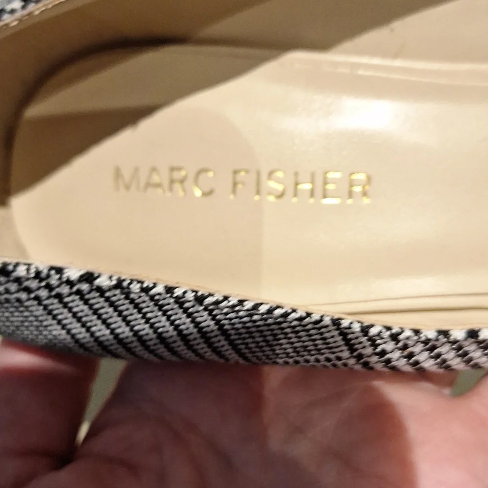 Marc Fisher Darren Black And White Hounds Tooth Pointy Toe Pump Size 7 M